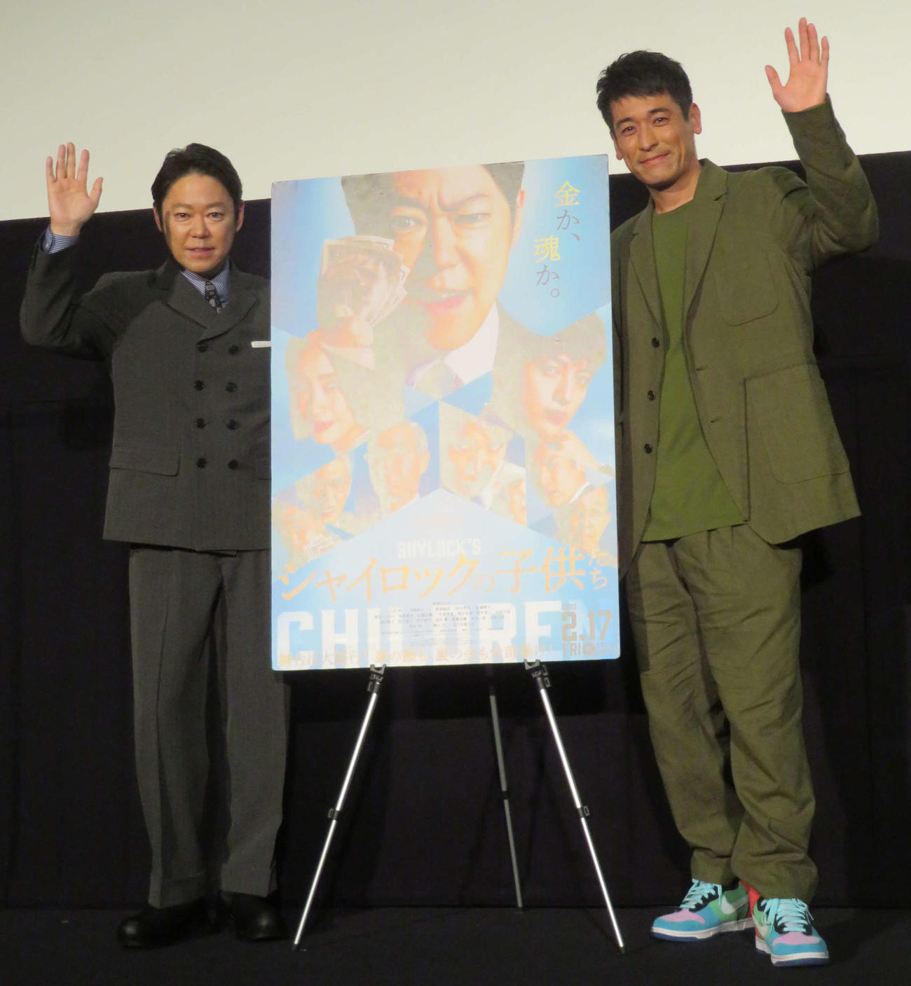 映画「シャイロックの子供たち」ティーチインイベントに登壇した阿部サダヲ（左）と佐藤隆太（撮影・村上幸将）