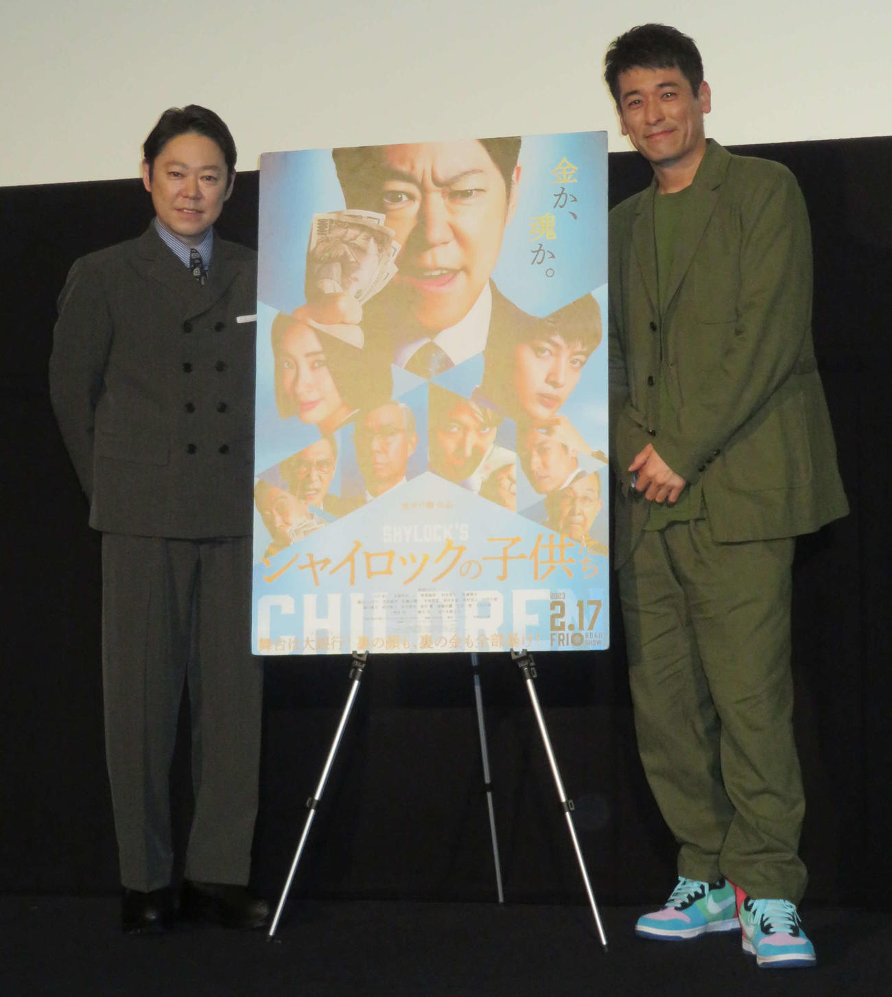 映画「シャイロックの子供たち」ティーチインイベントに登壇した阿部サダヲ（左）と佐藤隆太（撮影・村上幸将）