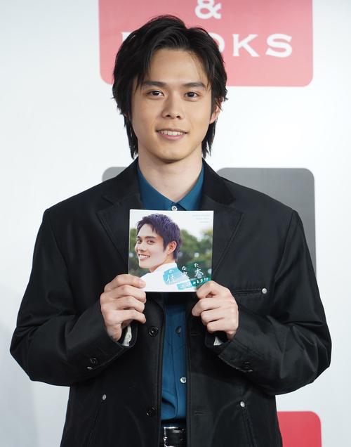 カレンダー発売イベントを行った細田佳央太(撮影・佐藤勝亮)