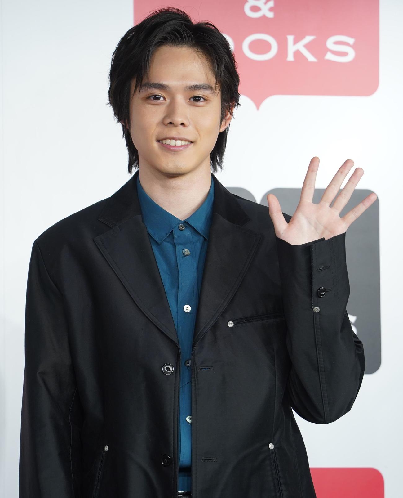 カレンダー発売イベントを行った細田佳央太（撮影・佐藤勝亮）
