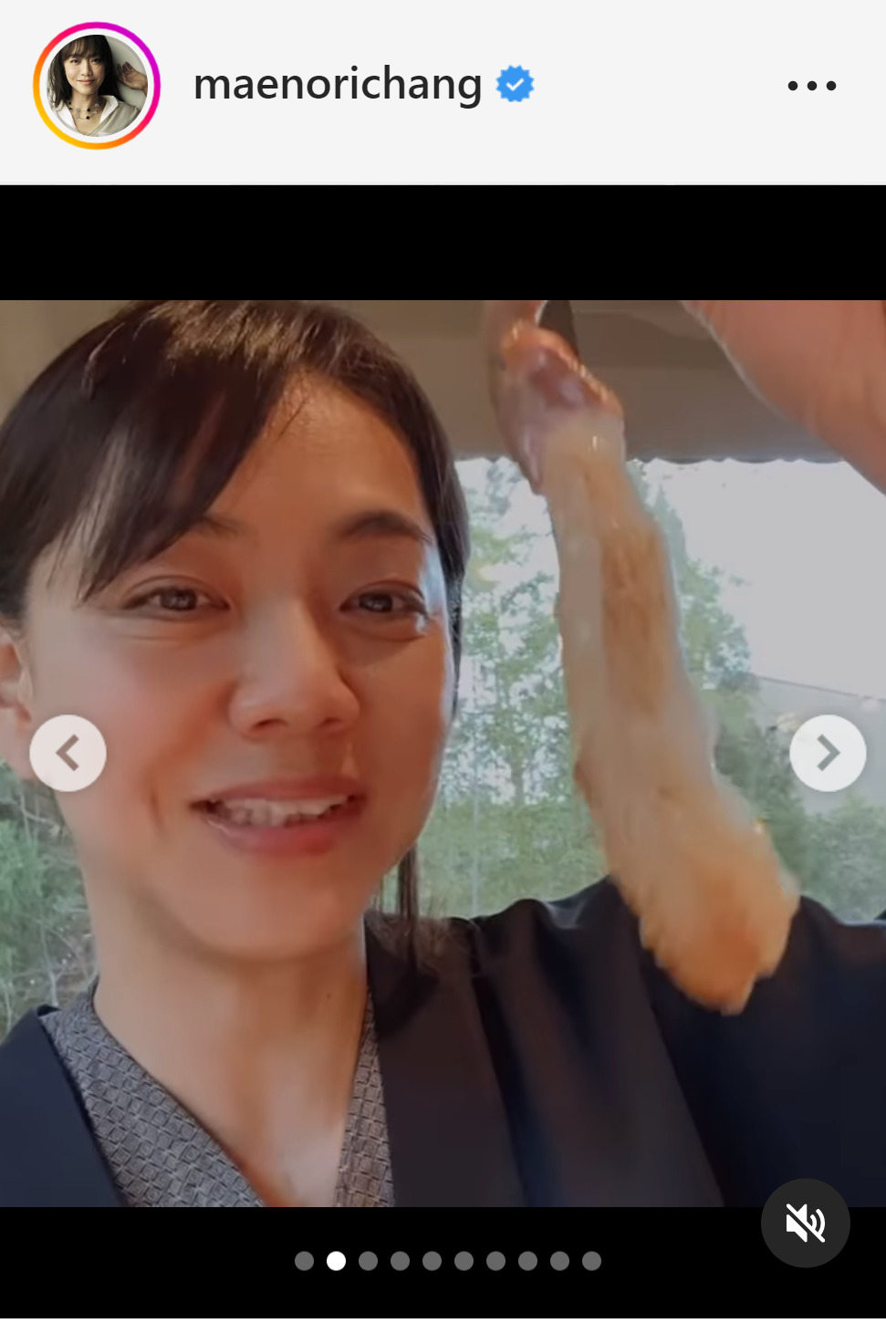 カニをほおばる動画をインスタグラムにアップした前田典子