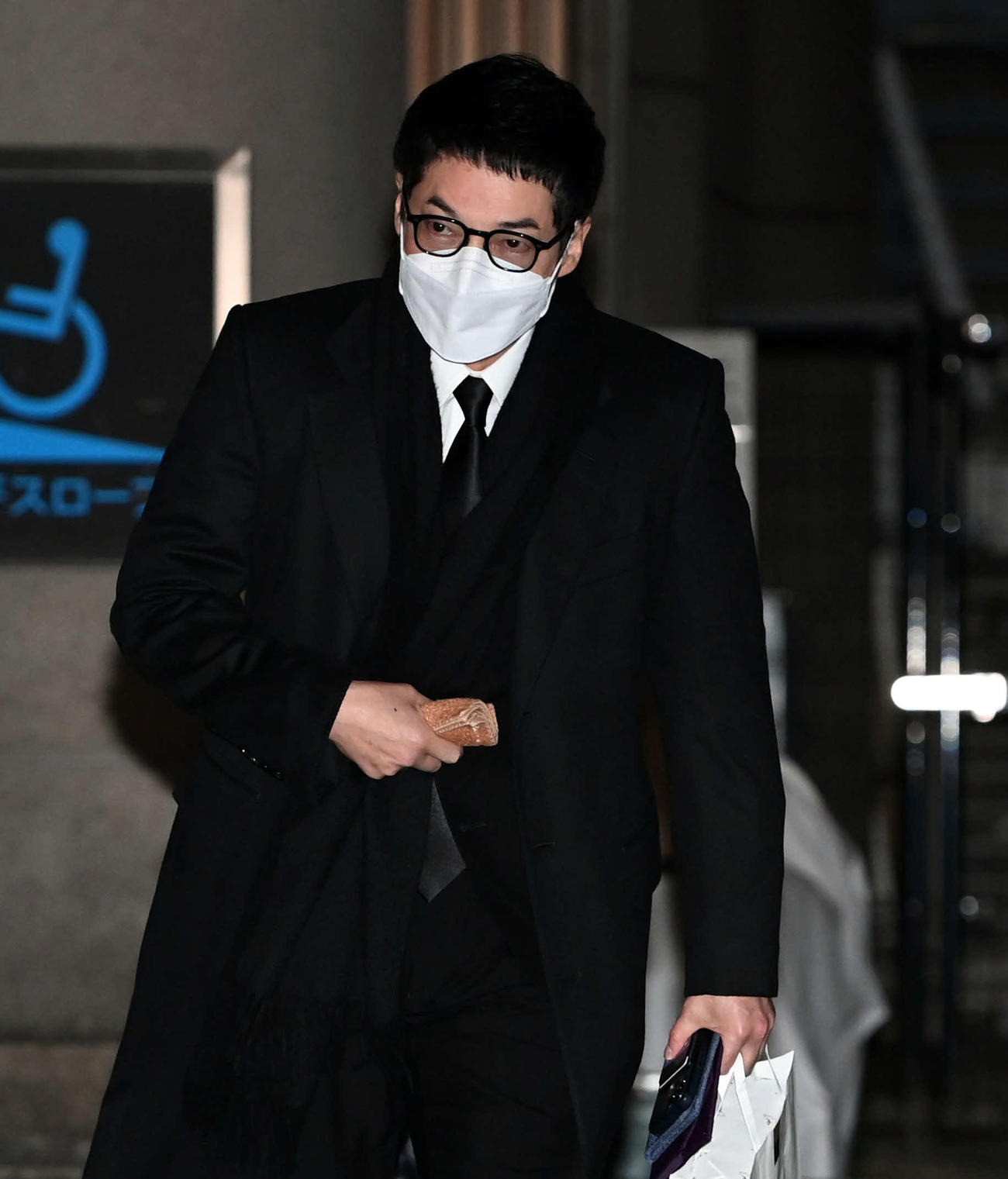 2月26日、笑福亭笑瓶さん通夜の弔問に訪れた今田耕司