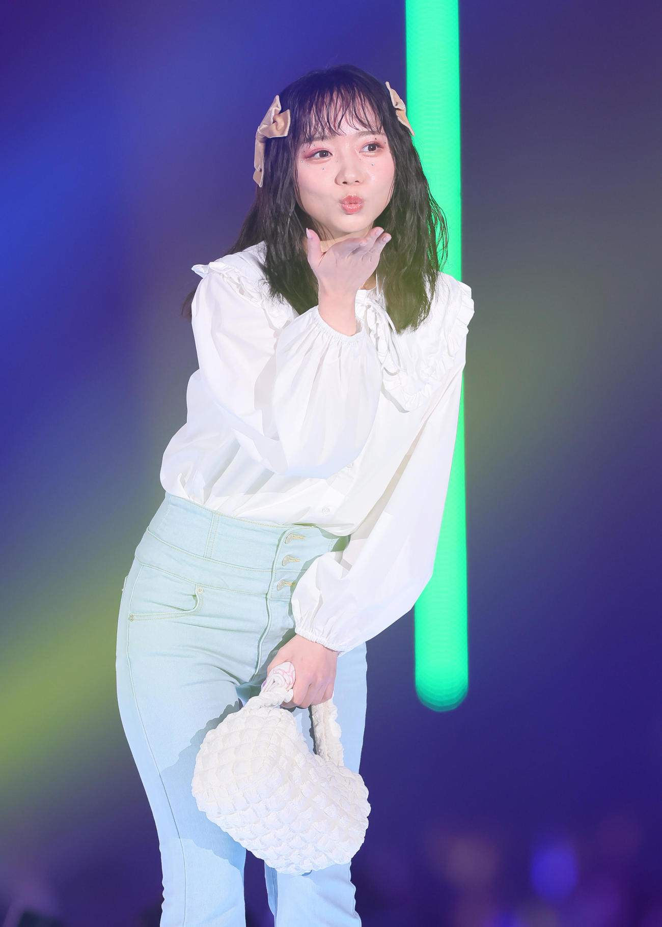 投げキスする日向坂46齊藤京子（撮影・足立雅史）