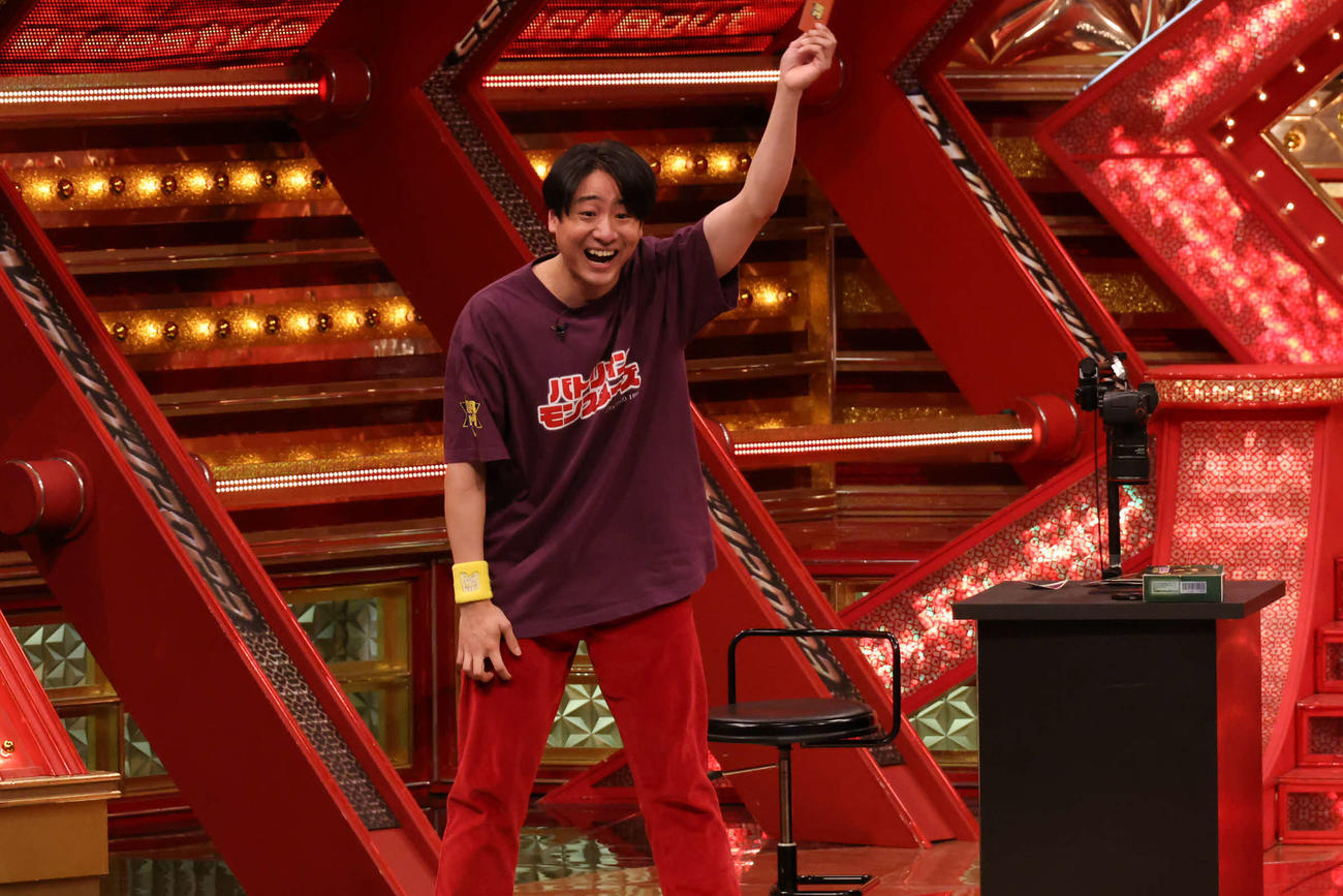 「R－1グランプリ2023」の決勝でネタ披露する田津原理音