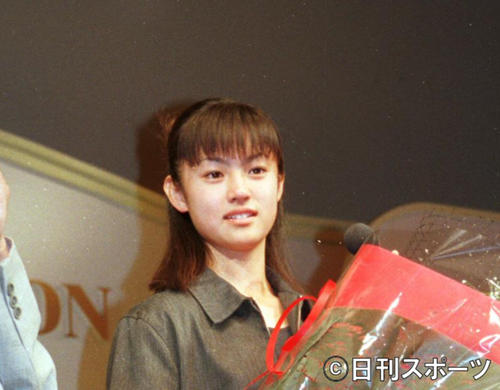 ホリプロスカウトキャラバンでグランプリを獲得した深田恭子（96年10月20日撮影）