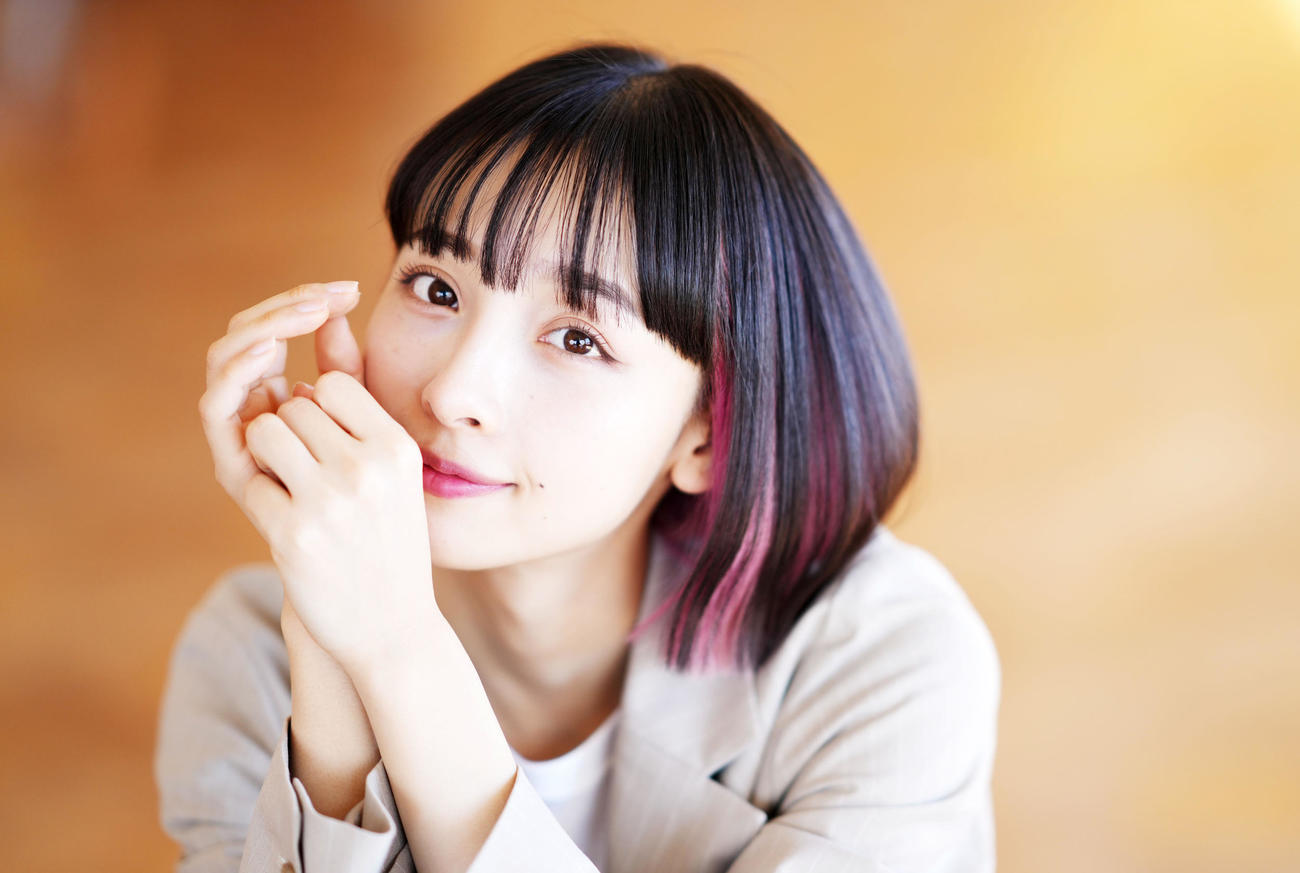 魅惑的な雰囲気が印象的な華村あすか（撮影・横山健太）