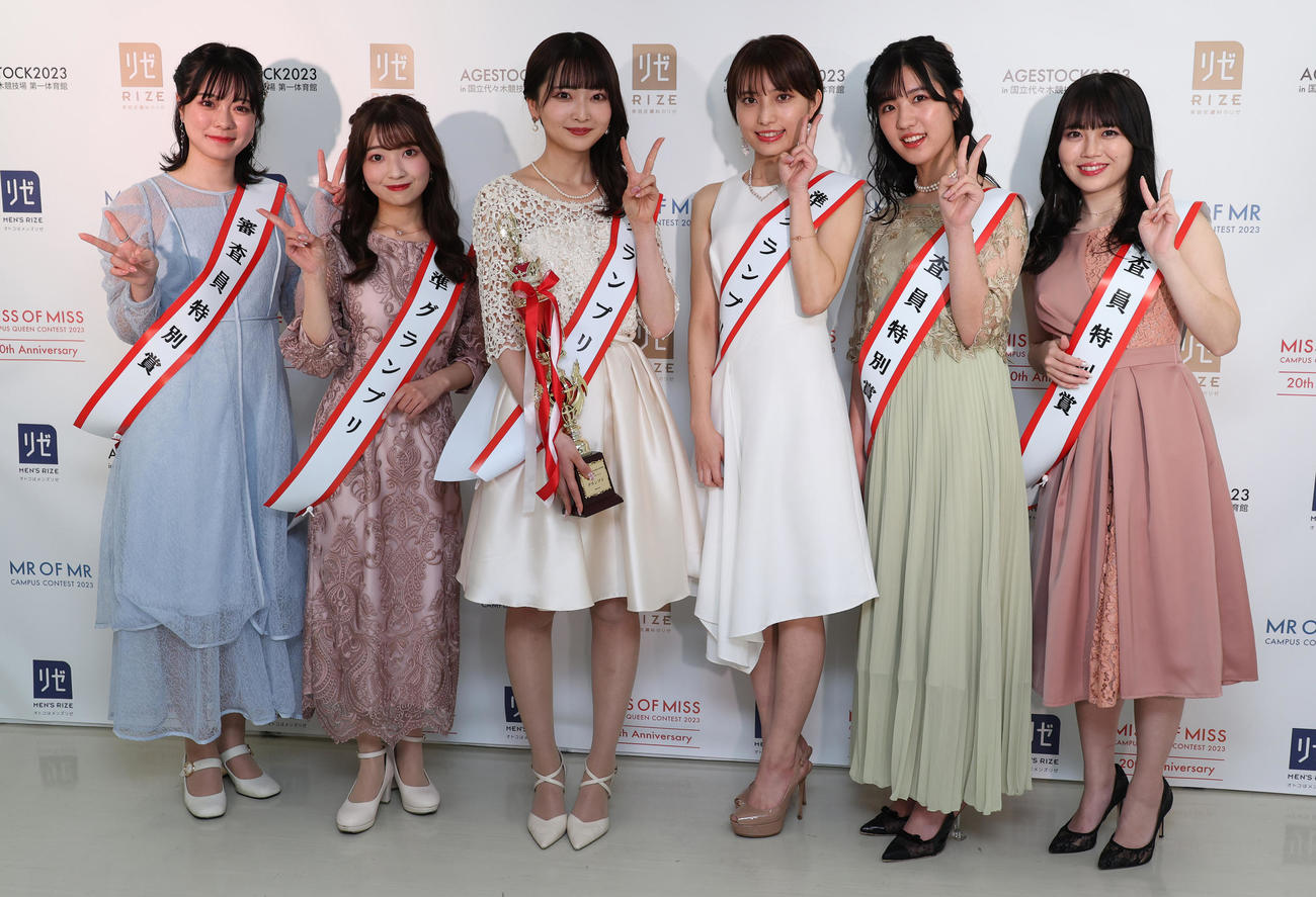 AGESTOCK2023各賞受賞者たち、左から関大・樋口愛梨彩さん、学習院大・木戸結菜、龍谷大・宮本李菜、筑波大・遠藤奈子、日大・川部萌々香、慶大・荒木美輝（撮影・中島郁夫）