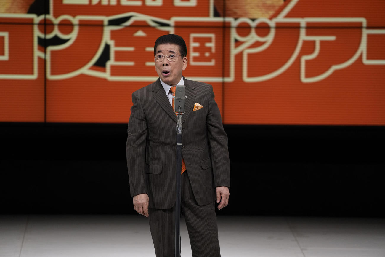 吉本興業110周年感謝祭「西川きよしのコツコツ全国ツアー大阪公演（千秋楽）」が行われステージに立つ西川きよし