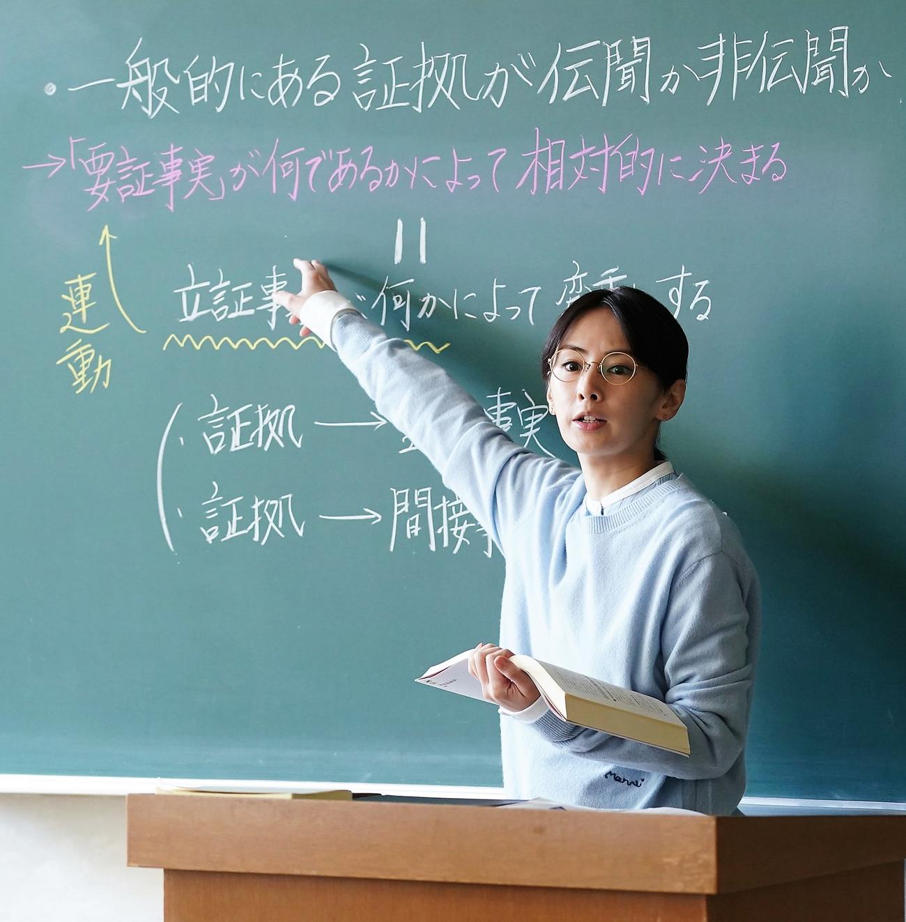 「女神の教室～リーガル青春白書～」に出演する北川景子（C）フジテレビ