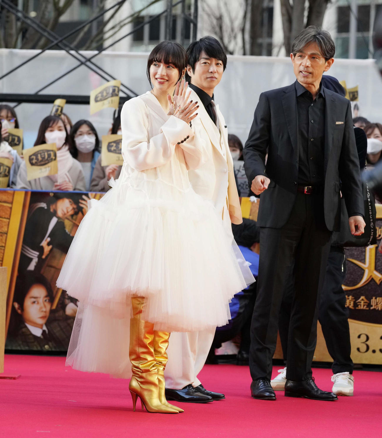映画「ネメシス～黄金螺旋の謎～」ジャパンプレミアでレッドカーペットイベントに臨む、左から広瀬すず、櫻井翔、江口洋介（撮影・小沢裕）