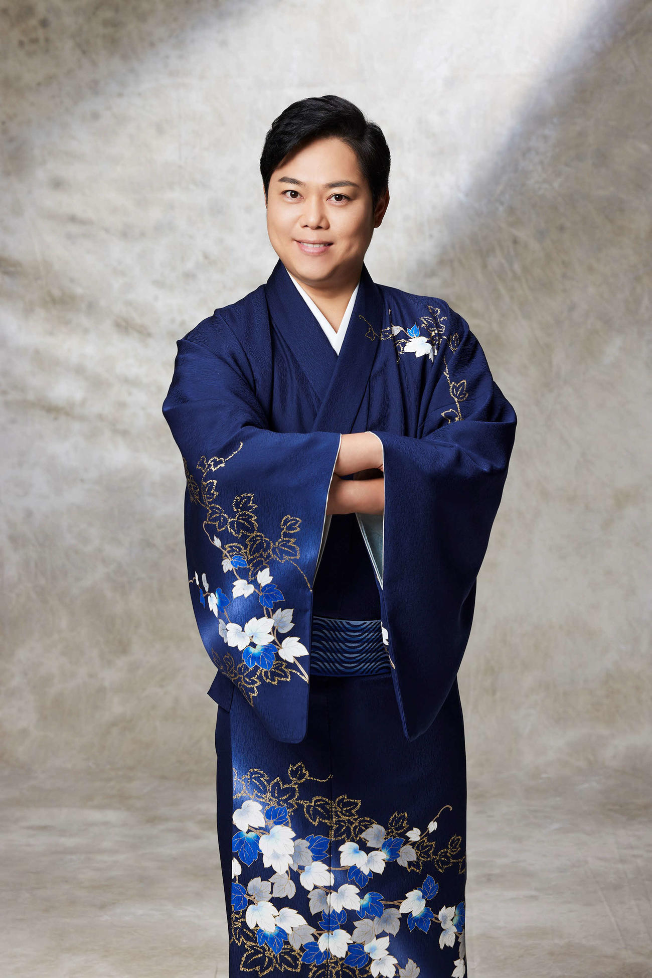 NHK連続テレビ小説「らんまん」に出演する三山ひろし