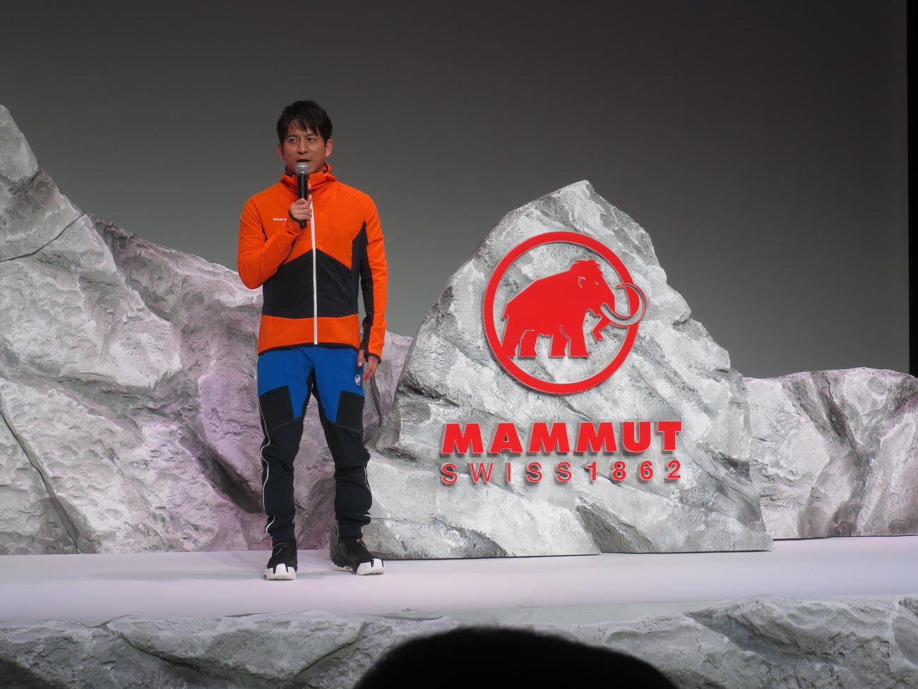 イベントに登場した岡田准一＝2023年3月7日（撮影・横山慧）