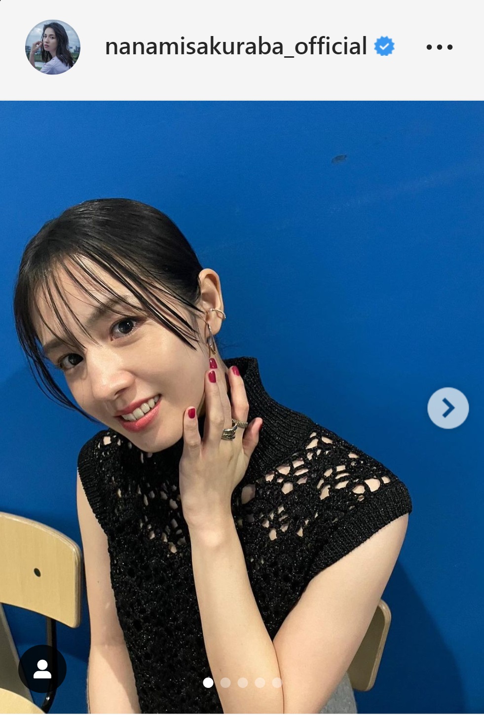 黒のロングドレス姿の桜庭ななみ（桜庭ななみのインスタグラムより）