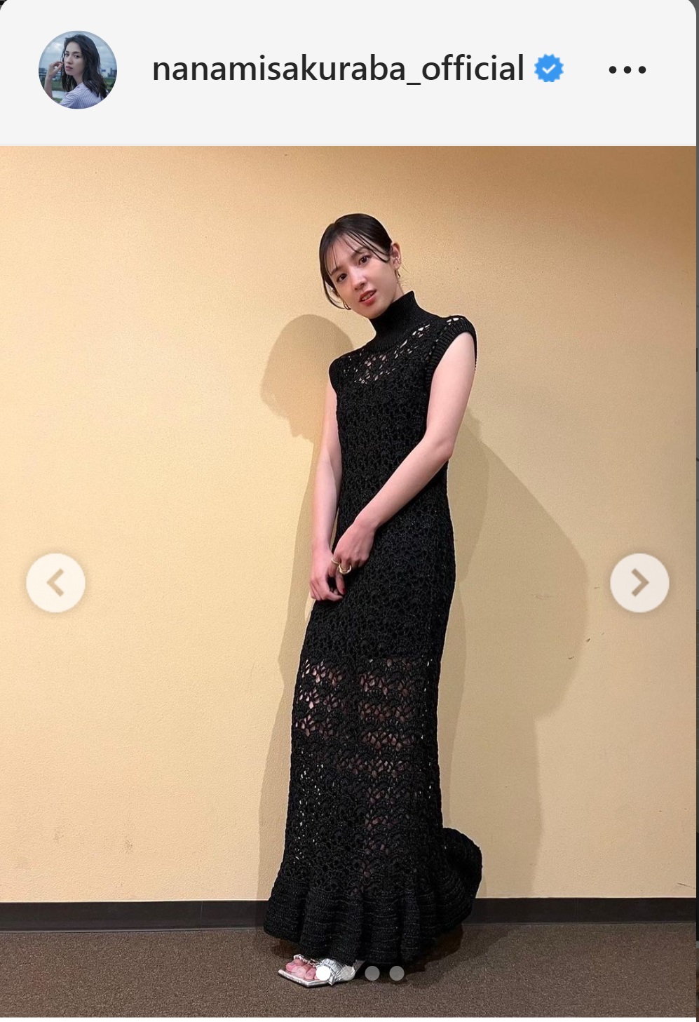 黒のロングドレス姿の桜庭ななみ（桜庭ななみのインスタグラムより）