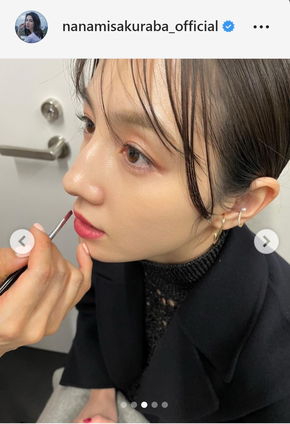 メークを受ける桜庭ななみ（桜庭ななみのインスタグラムより）