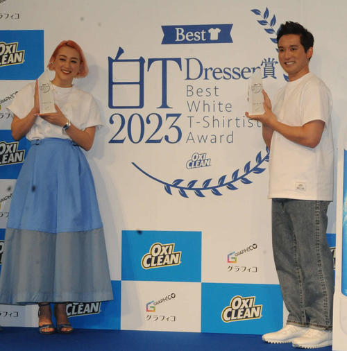 オキシクリーン「Best白T Dresser賞 2023」に出席したSHELLY(左)と杉谷拳士(撮影・松尾幸之介)
