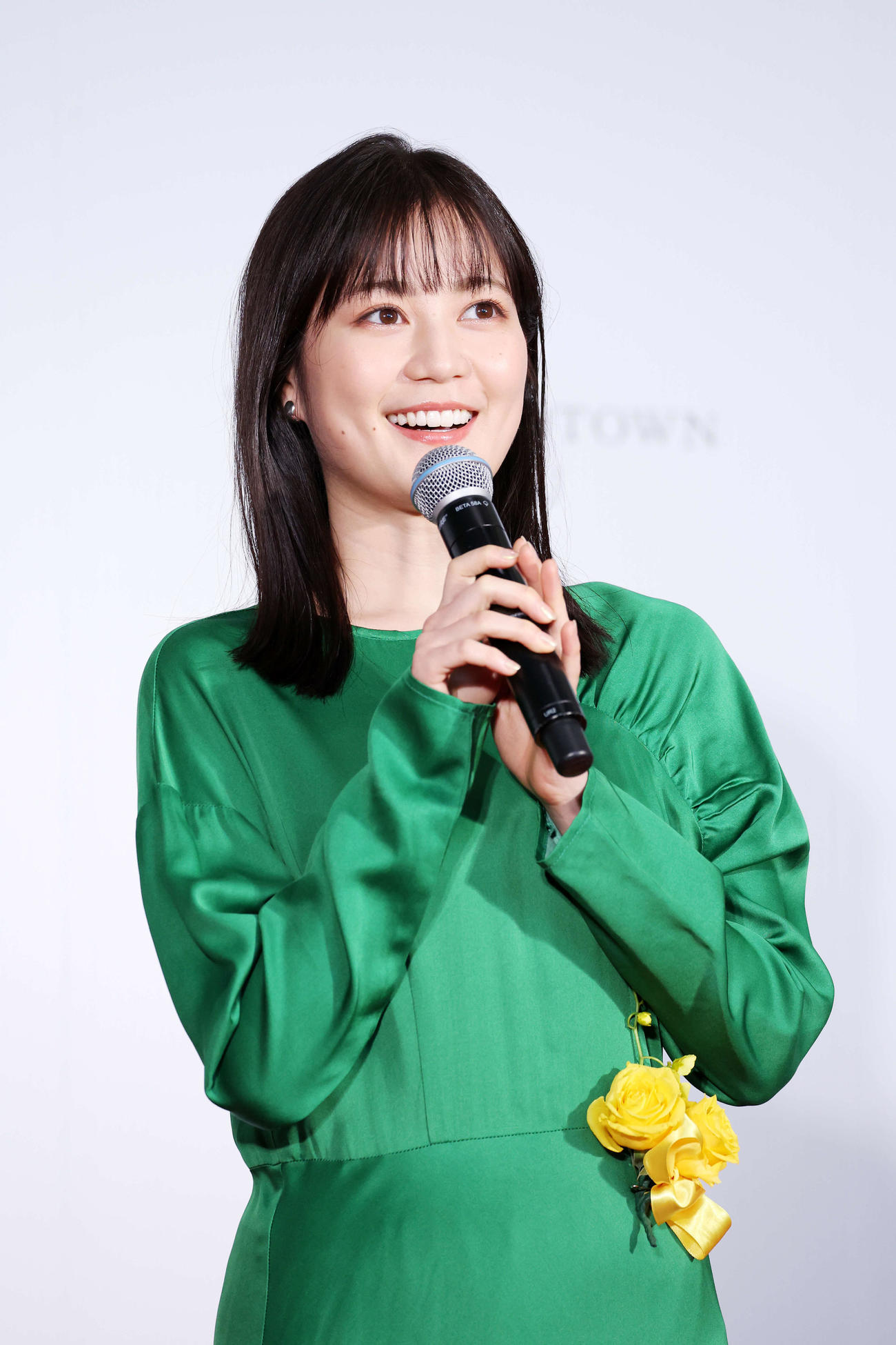 オープニングセレモニーに登壇した生田絵梨花（撮影・鈴木正人）