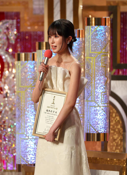 第46回日本アカデミー賞　新人俳優賞を受賞し、スピーチする福本莉子（代表撮影）