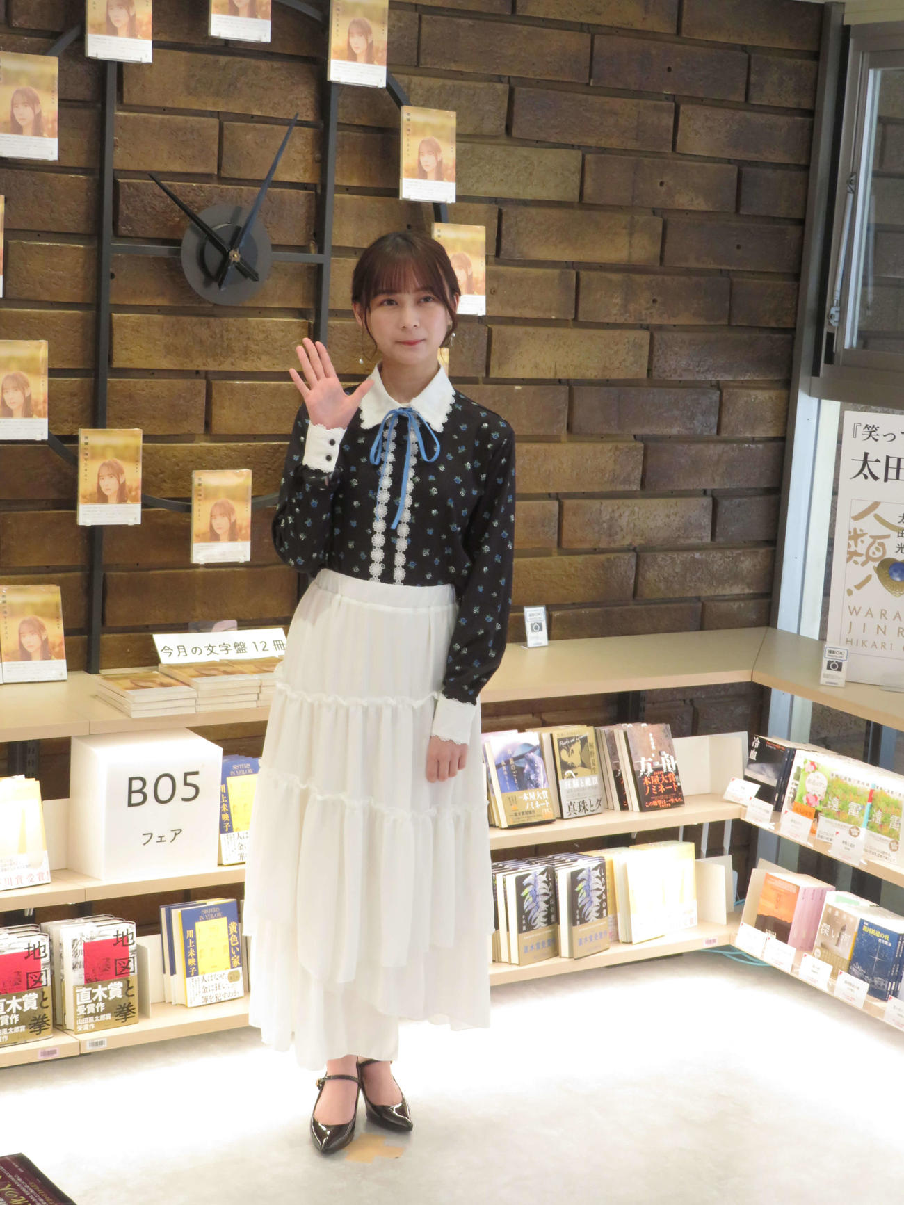 自身の書籍刊行記念囲み取材に応じた乃木坂46鈴木絢音（撮影・横山慧）