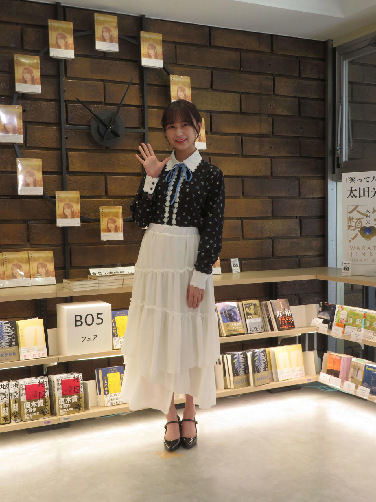 自身の書籍刊行記念囲み取材に応じた乃木坂46鈴木絢音（撮影・横山慧）
