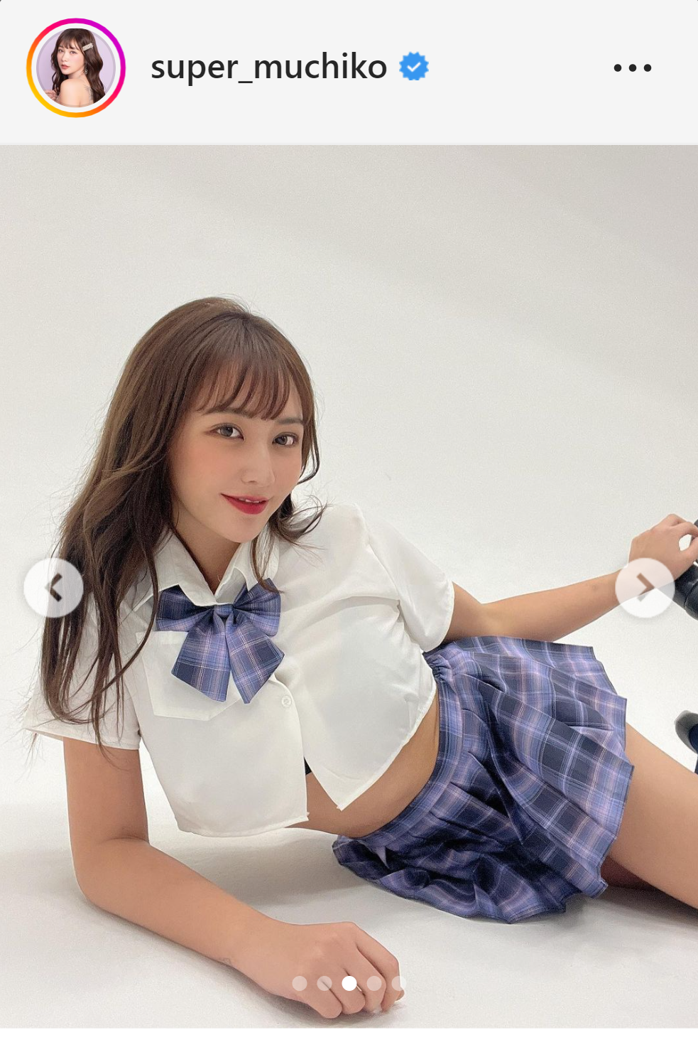 ミニスカ姿を披露したてんちむ（インスタグラムより）