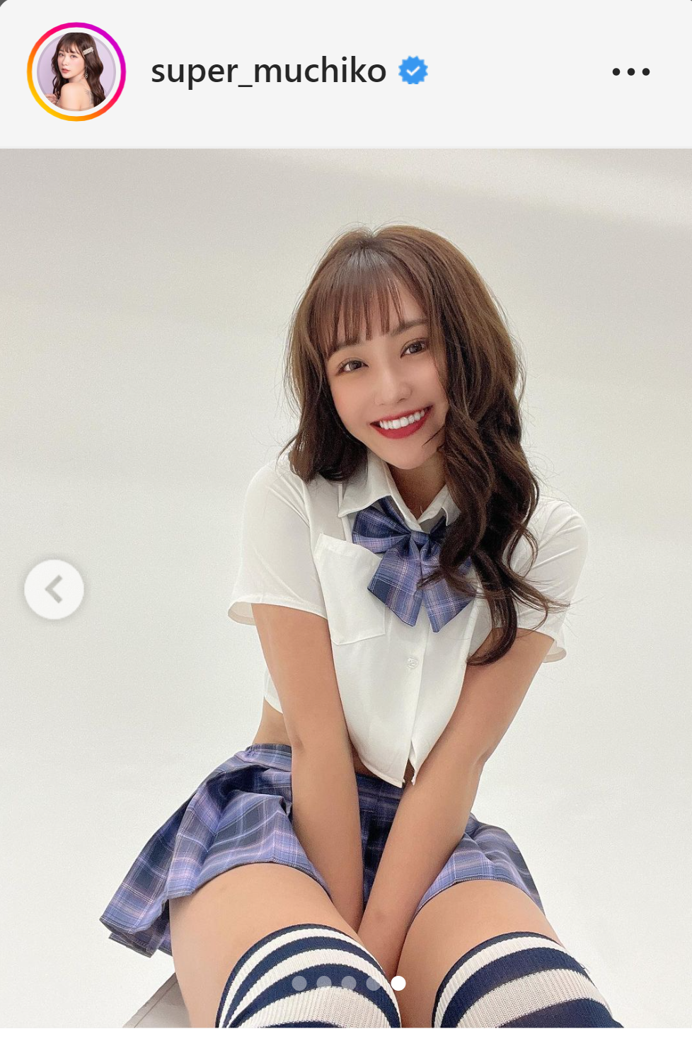 ミニスカ姿を披露したてんちむ（インスタグラムより）