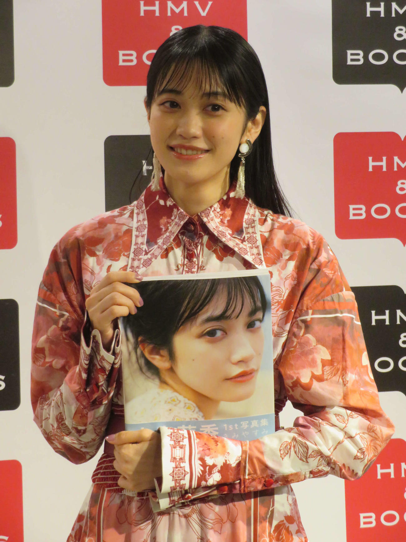 ファースト写真集「きみやすみ」発売記念取材会を開いた小泉萌香（撮影・村上幸将）