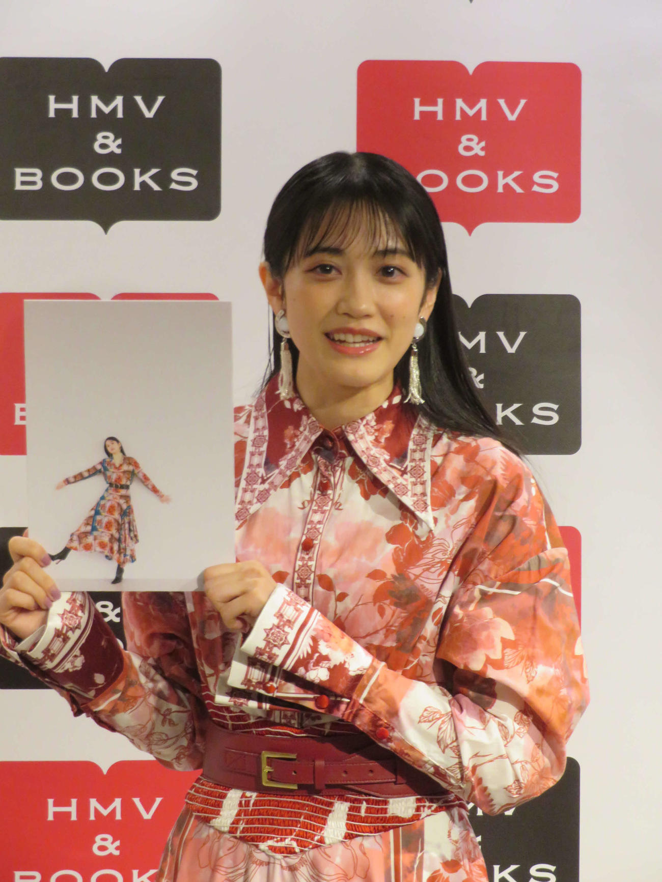 ファースト写真集「きみやすみ」発売記念取材会を開いた小泉萌香（撮影・村上幸将）