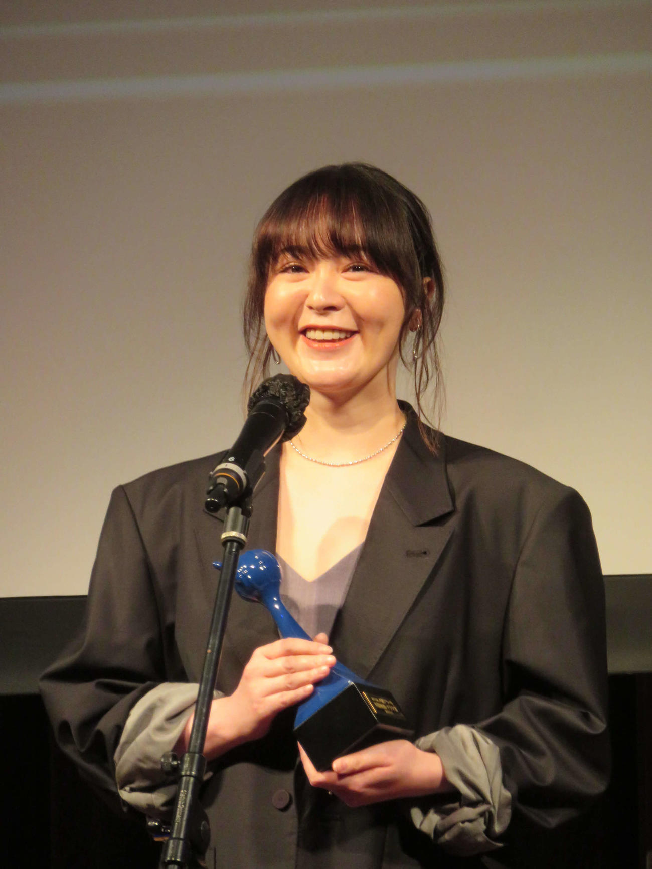 第17回　声優アワードで外国映画・ドラマ賞を受賞した貫地谷しほり（撮影・村上幸将）