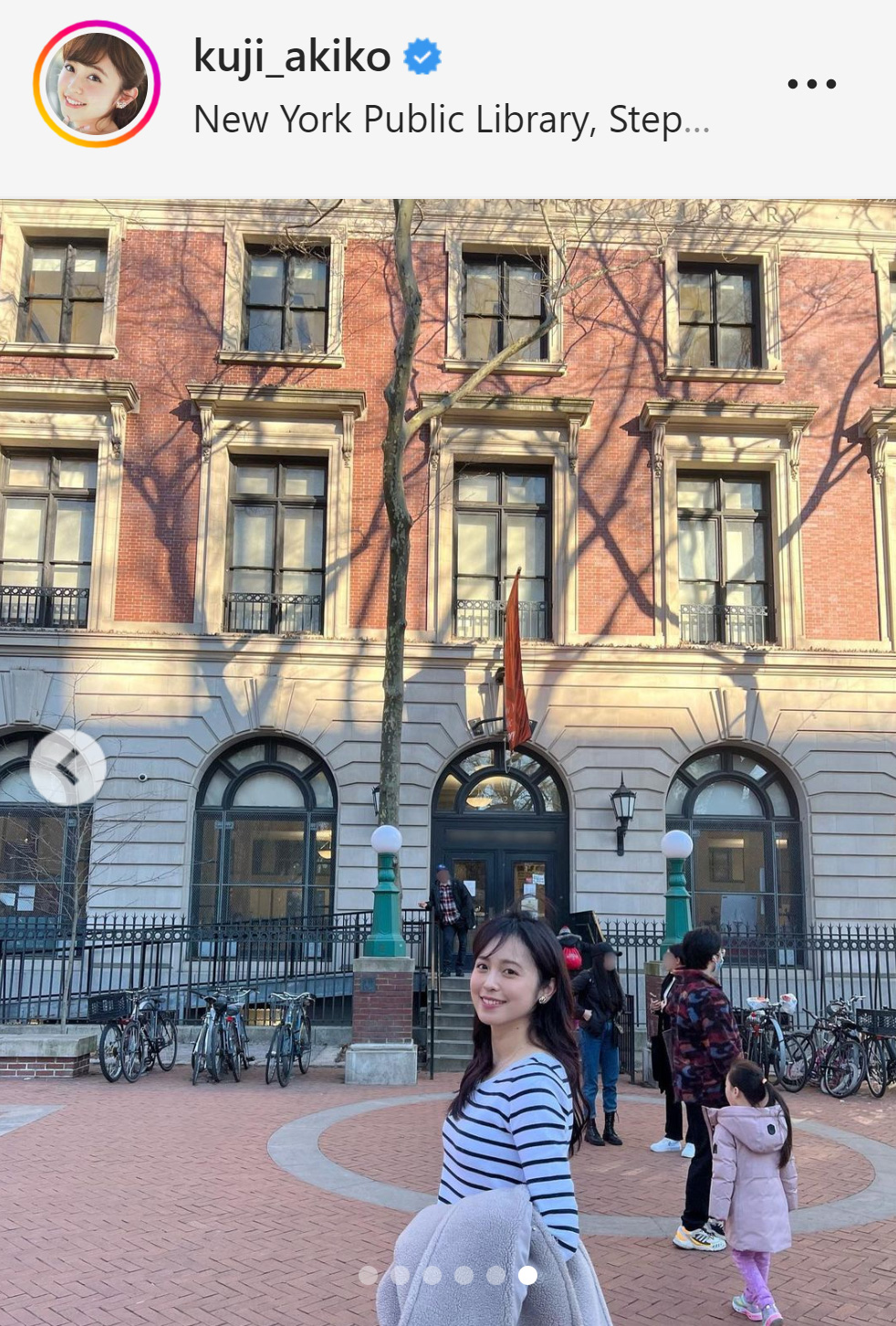ニューヨーク公共図書館を訪れた久慈暁子（久慈暁子のインスタグラムより）