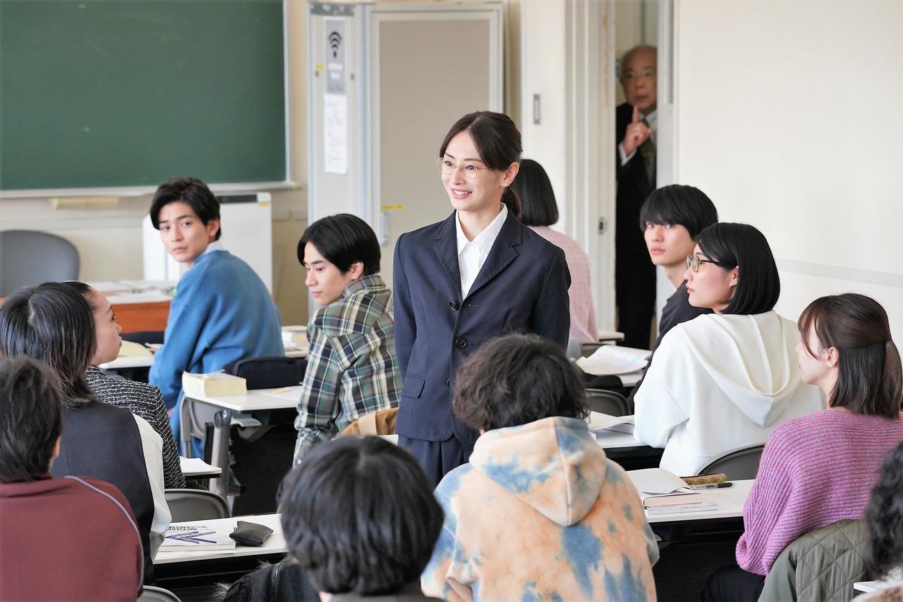 「女神の教室～リーガル青春白書～」に出演する北川景子（C）フジテレビ