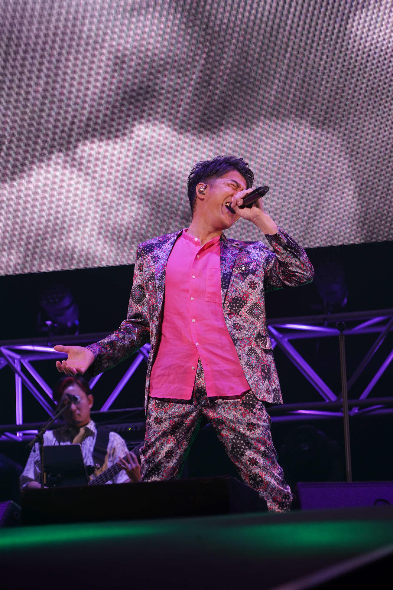 デビュー30周年記念ライブを開催したDEEN。熱唱するボーカル池森秀一