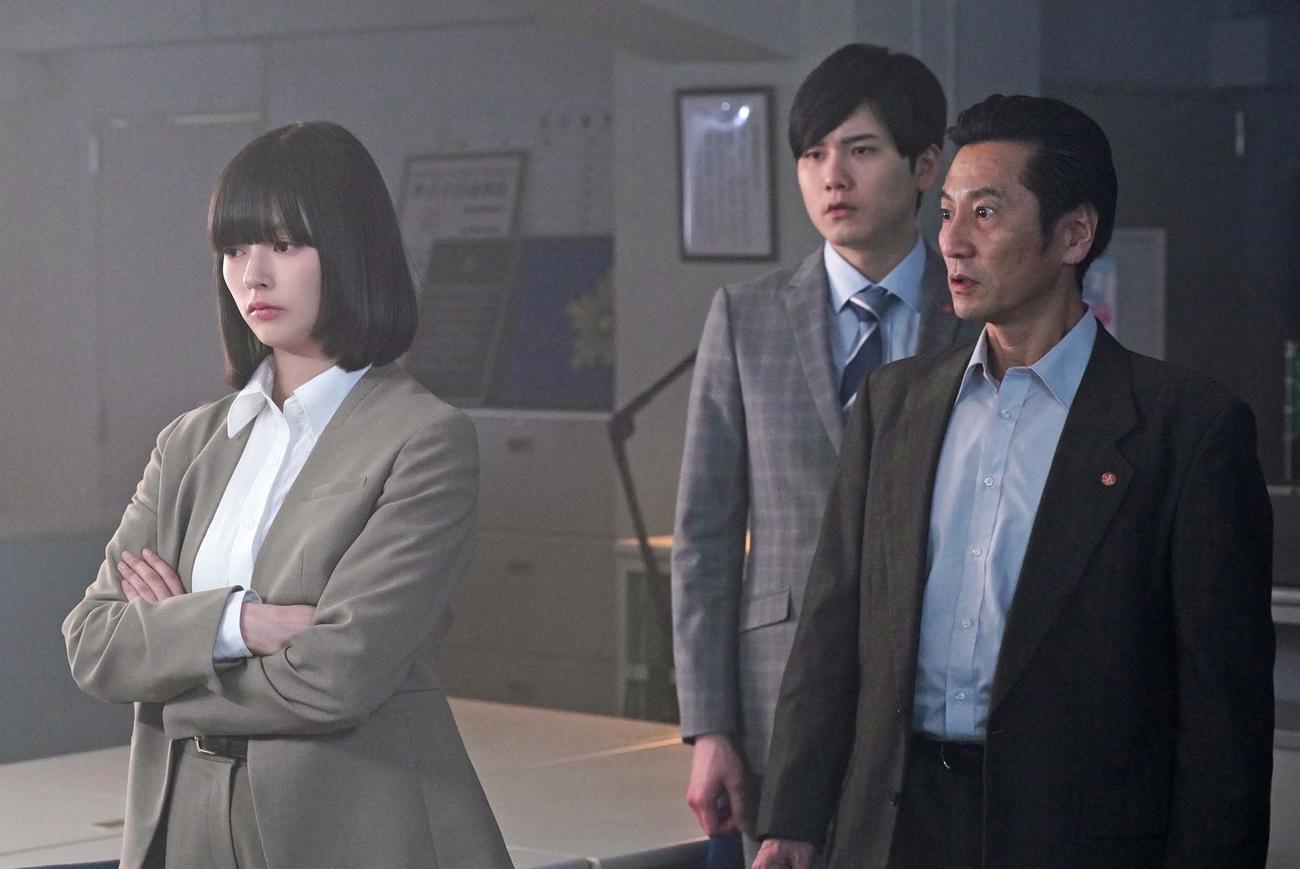 「アイゾウ　警視庁・心理分析捜査班」に出演する、左から夏子、水石亜飛夢、津田寛治（C）フジテレビ