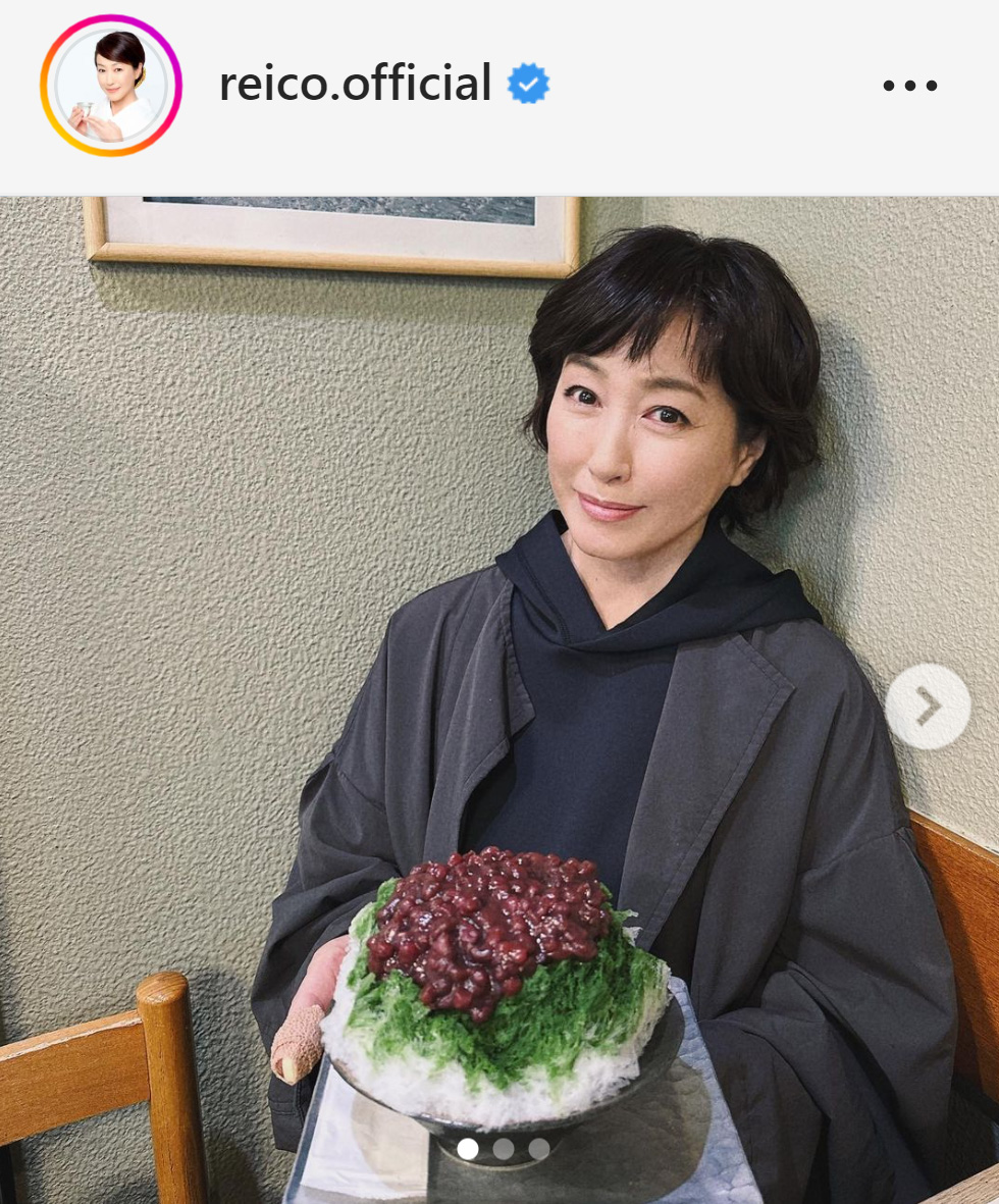 かき氷を前に幸せそうな表情の高島礼子（高島礼子のインスタグラムより）