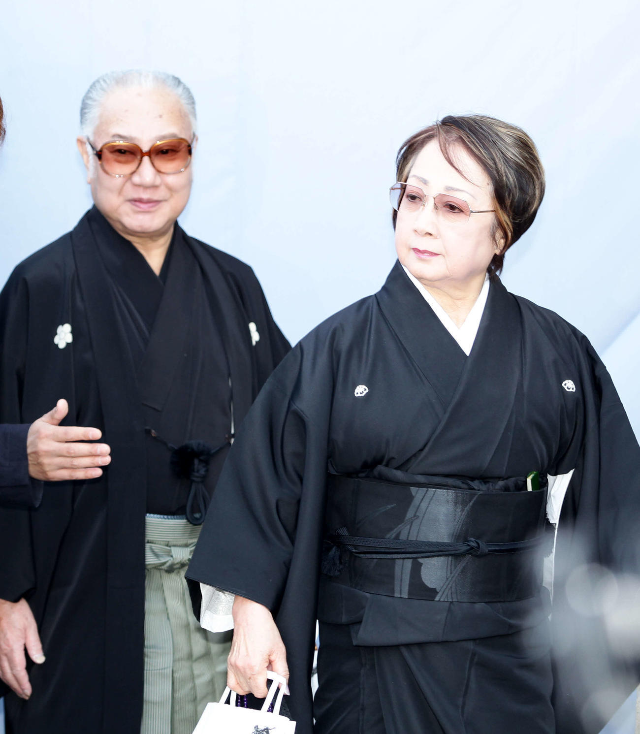 11年1月、中村富十郎告別式に参列した坂田藤十郎さんと扇千景さん