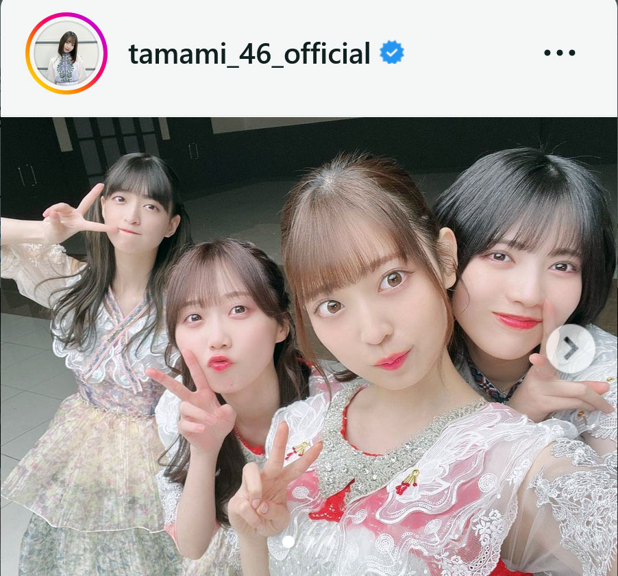 乃木坂46阪口珠美のインスタグラムより。身を寄せ合う乃木坂46の（左から）吉田綾乃クリスティー、矢久保美緒、阪口珠美、林瑠奈