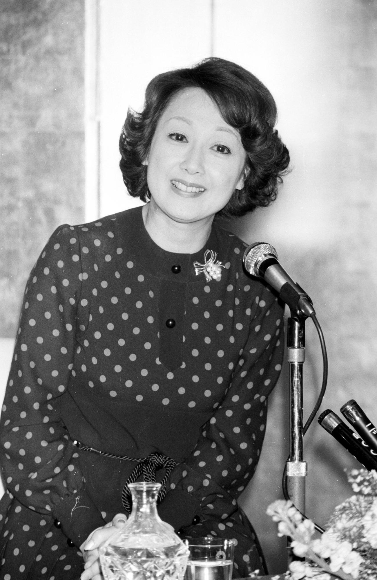 参院選出馬を表明する扇千景（1977年4月4日）