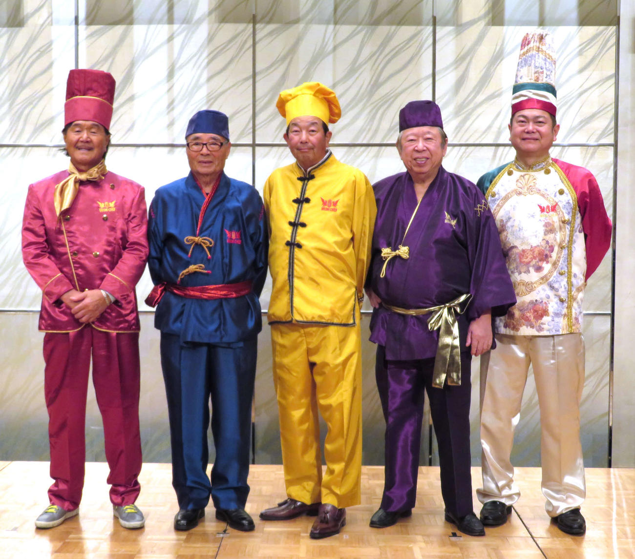 「料理の鉄人」同窓会「絆の鉄人」に出席した、左から坂井宏行氏、道場六三郎氏、陳建一氏、中村孝明氏、神戸勝彦氏（18年2月撮影）