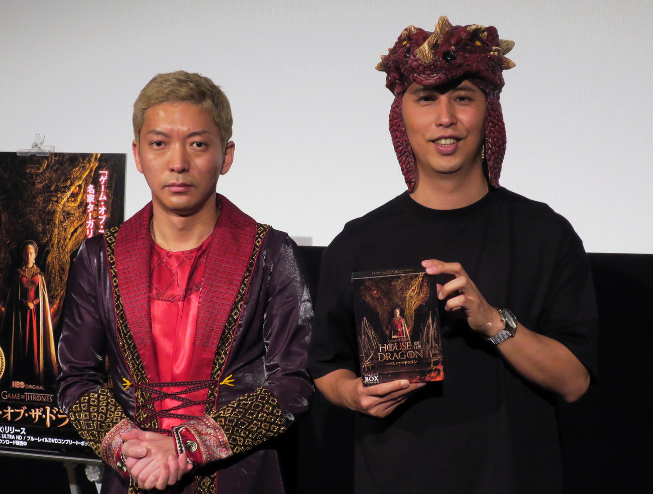 「ハウス・オブ・ザ・ドラゴン」ブルーレイ＆DVD発売記念イベントに登場したニューヨーク。左から、嶋佐和也、屋敷裕政