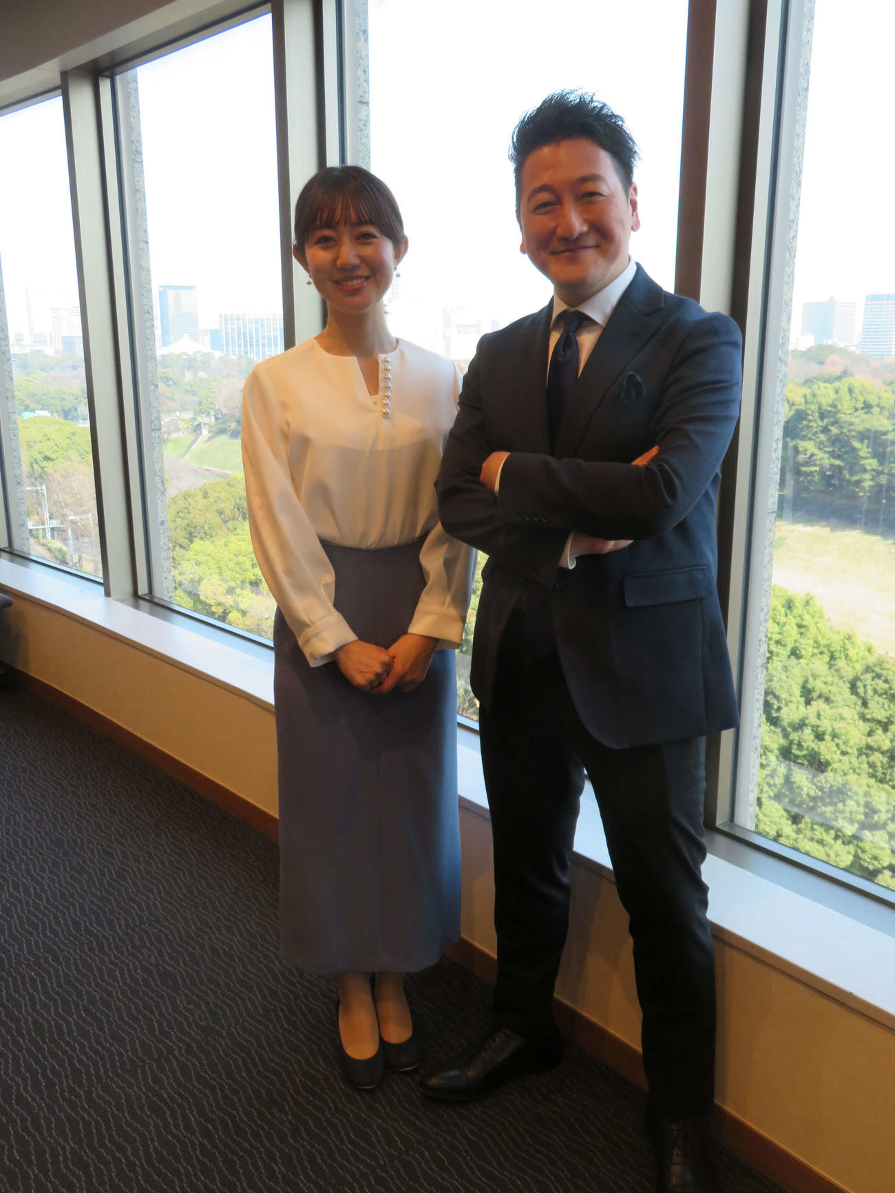 TOKYO MX「堀潤モーニングFLAG」で、4月3日から新キャスターを務める豊崎由里絵と堀潤氏（撮影・村上幸将）
