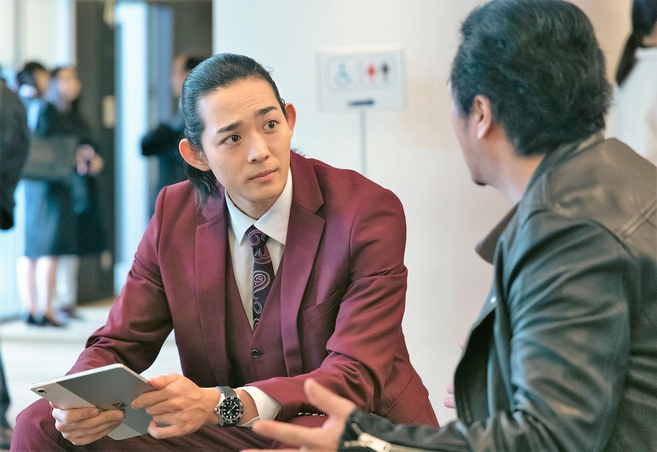 フジテレビ「スタンドUPスタート」に出演する竜星涼（C）フジテレビ