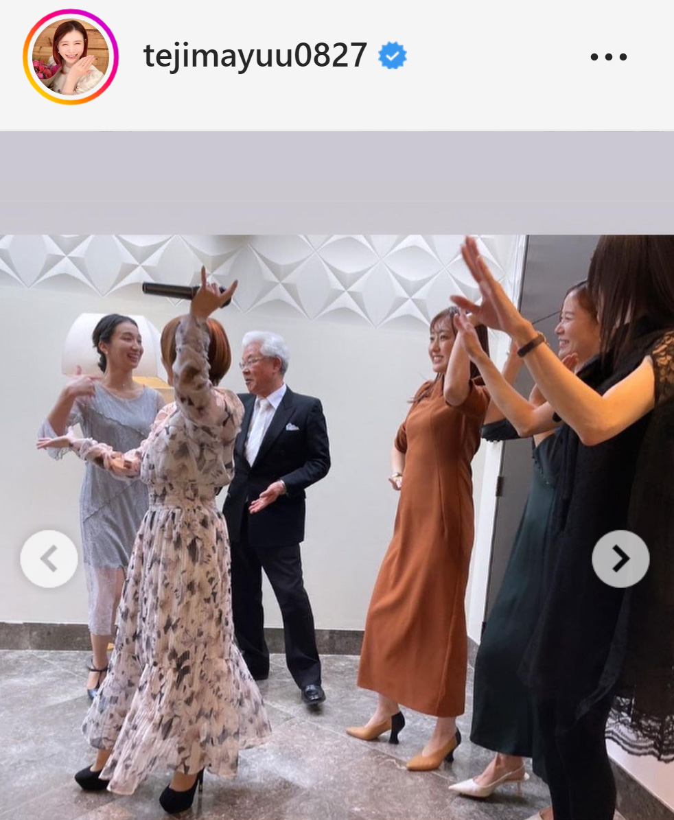 手島優の披露宴を余興で盛り上げる矢口真里（左から2人目）ら（手島優のインスタグラムから）