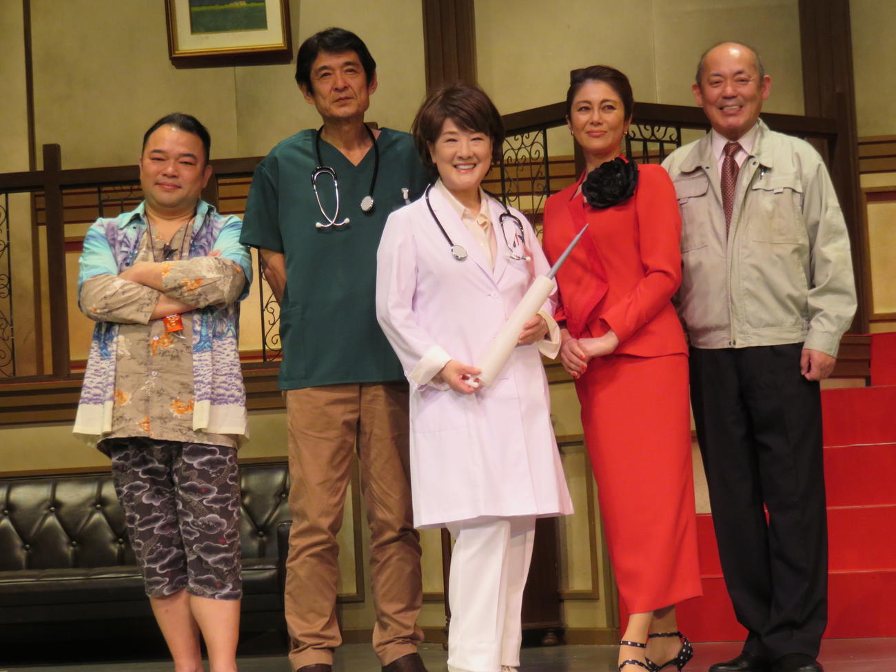 音楽劇「オルガンズ」の会見に出席した（左から）西寄ひがし、金田賢一、川中美幸、岡元あつこ、曽我廼家寛太郎