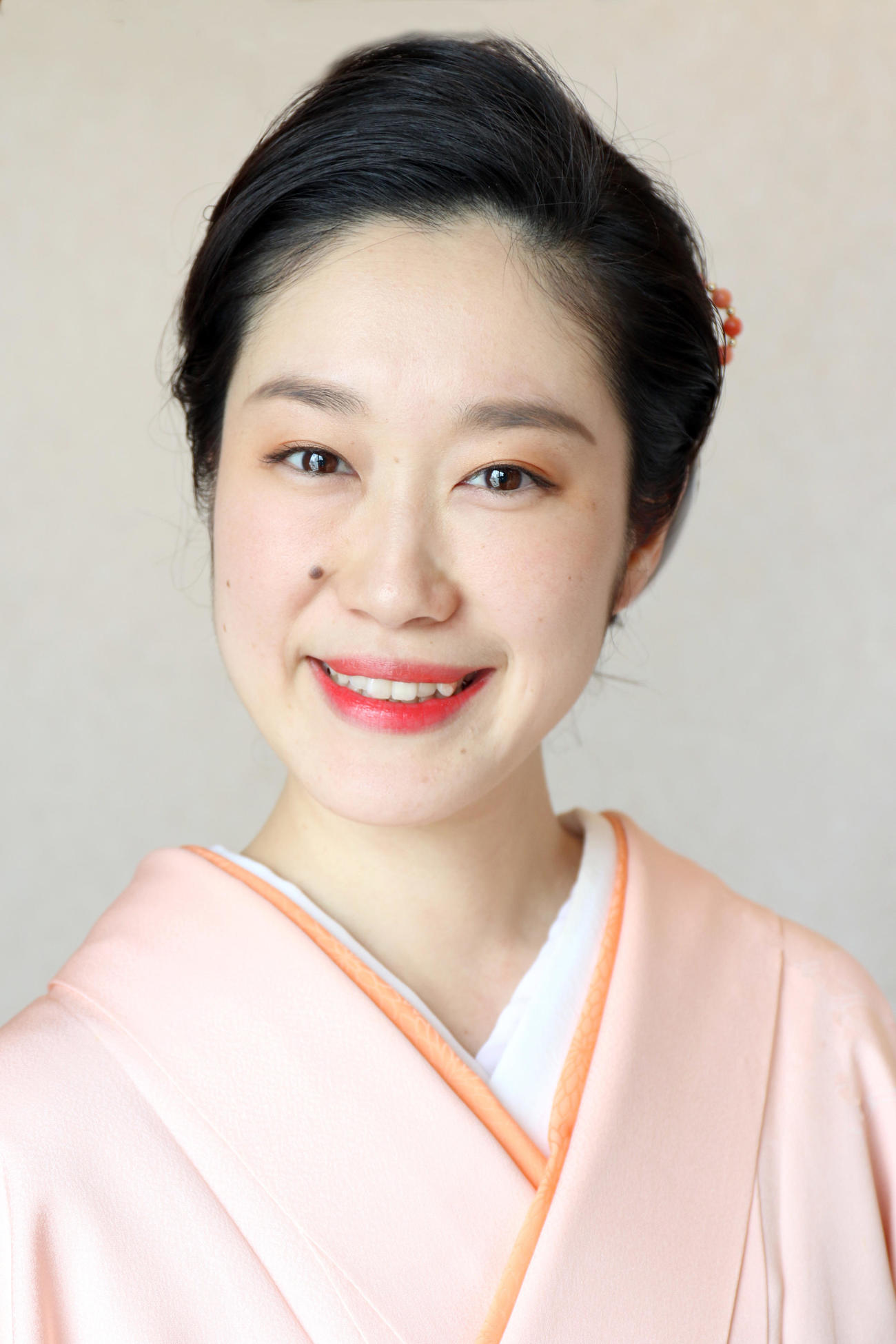 「パンを踏んだ娘」を上演する田辺銀冶