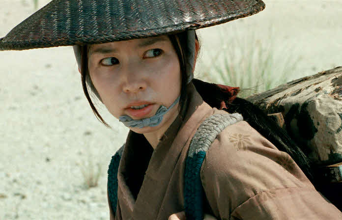 映画「クモとサルの家族」で売れっ子の忍びを演じ、殺陣に初挑戦した徳永えり