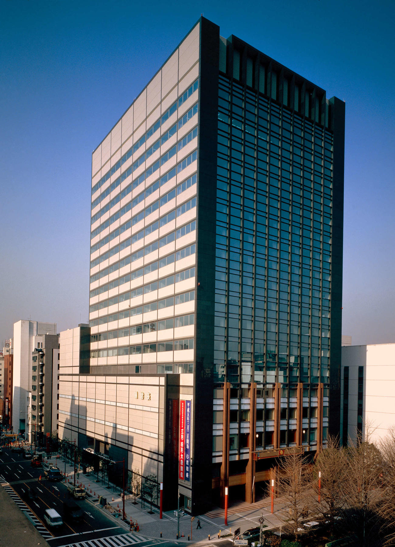 平成5年に開業した現在の明治座