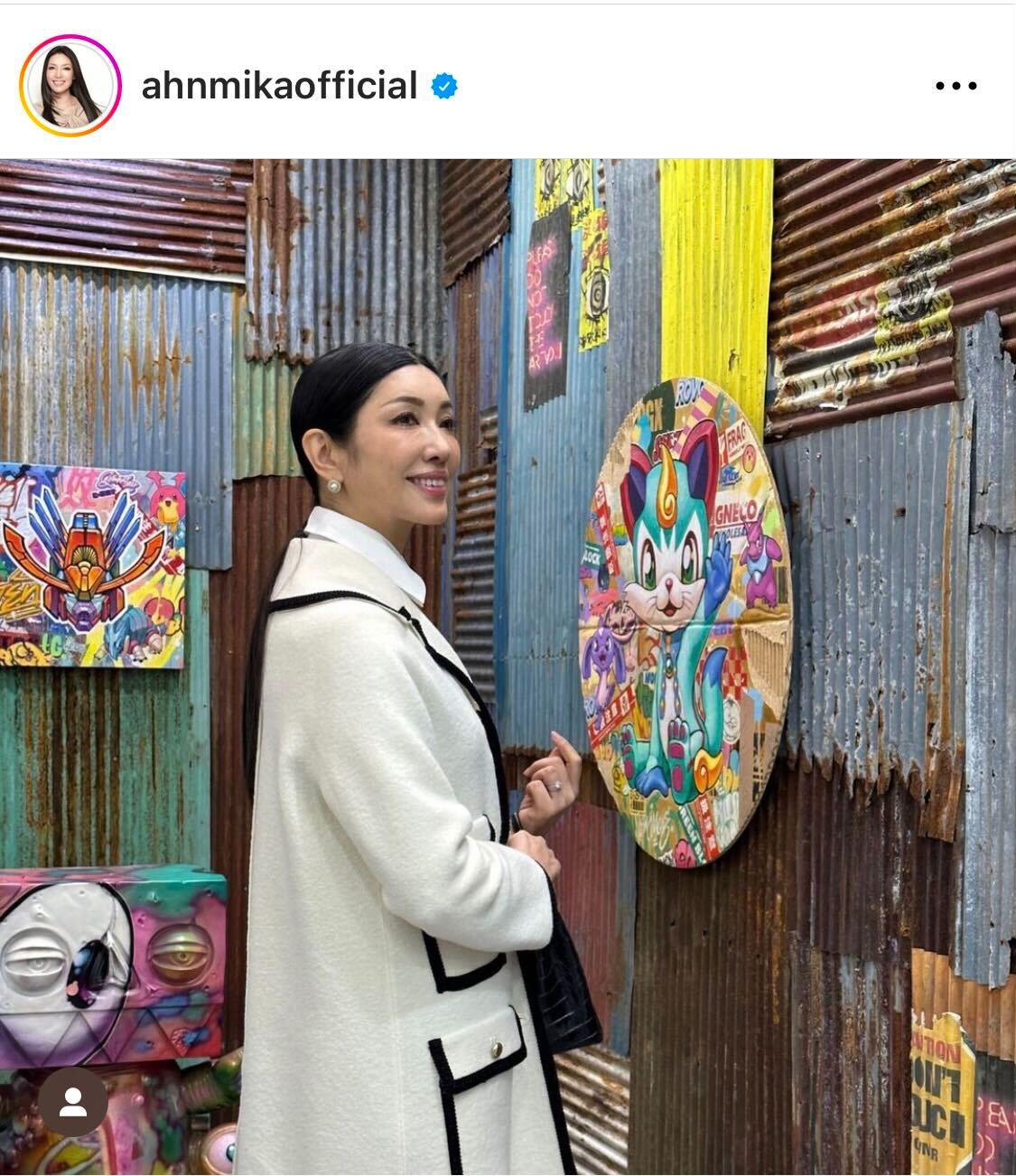 「東京アートフェア2023」に訪れたアンミカ（アンミカのインスタグラムから）