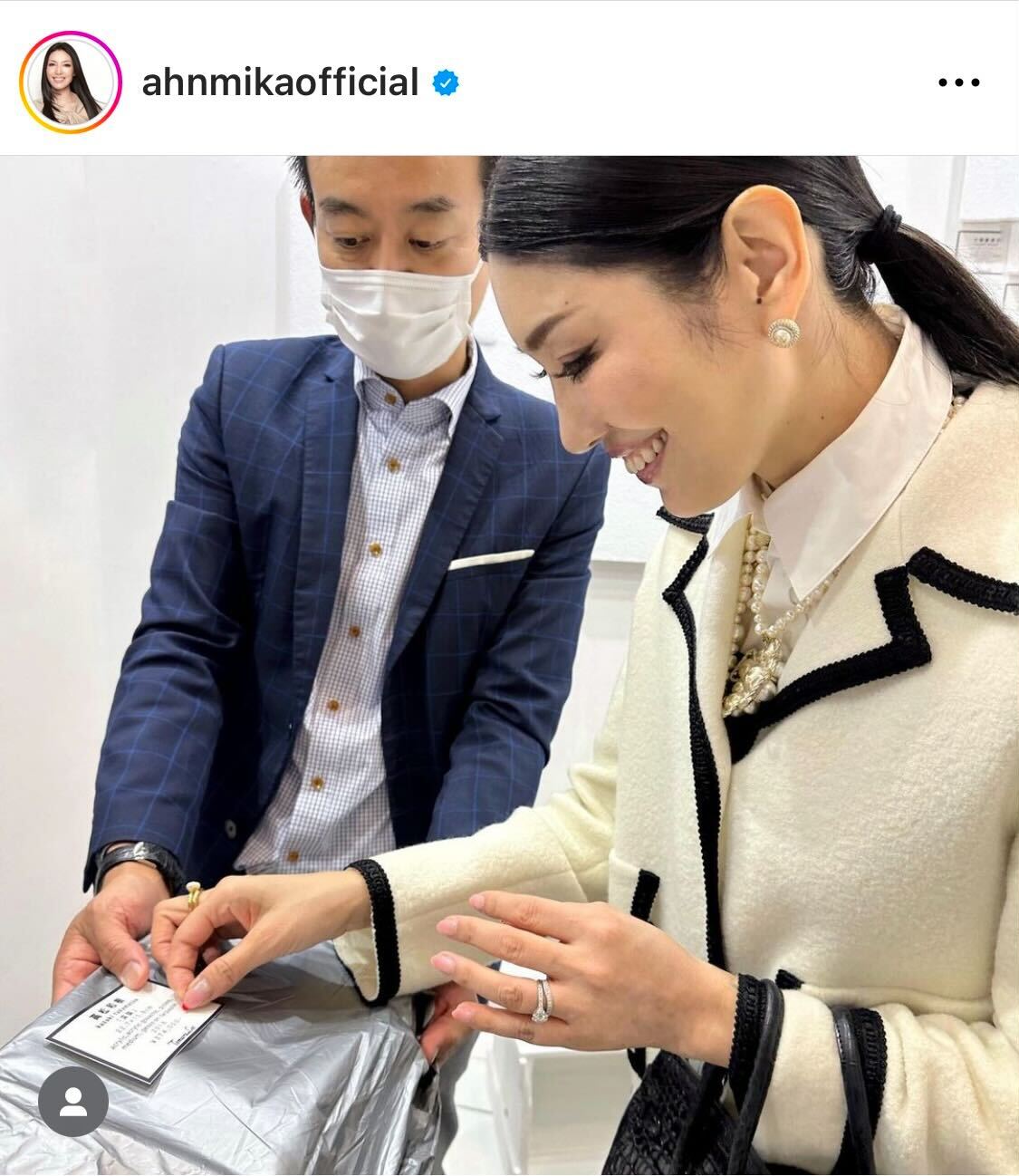 「東京アートフェア2023」に訪れたアンミカ（アンミカのインスタグラムから）