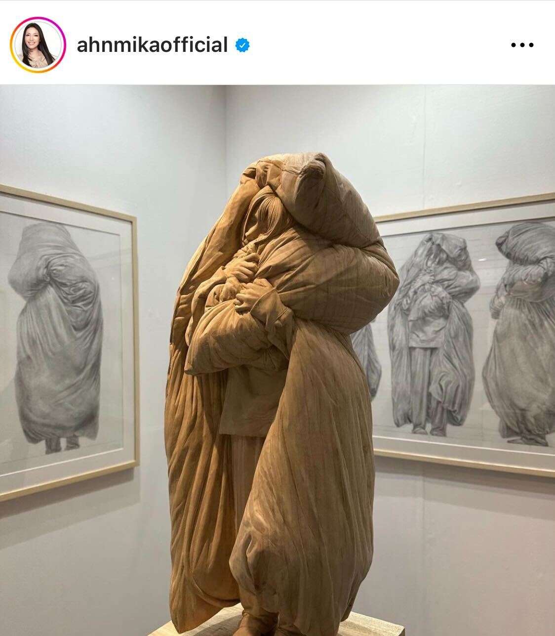 「東京アートフェア2023」に訪れたアンミカ（アンミカのインスタグラムから）