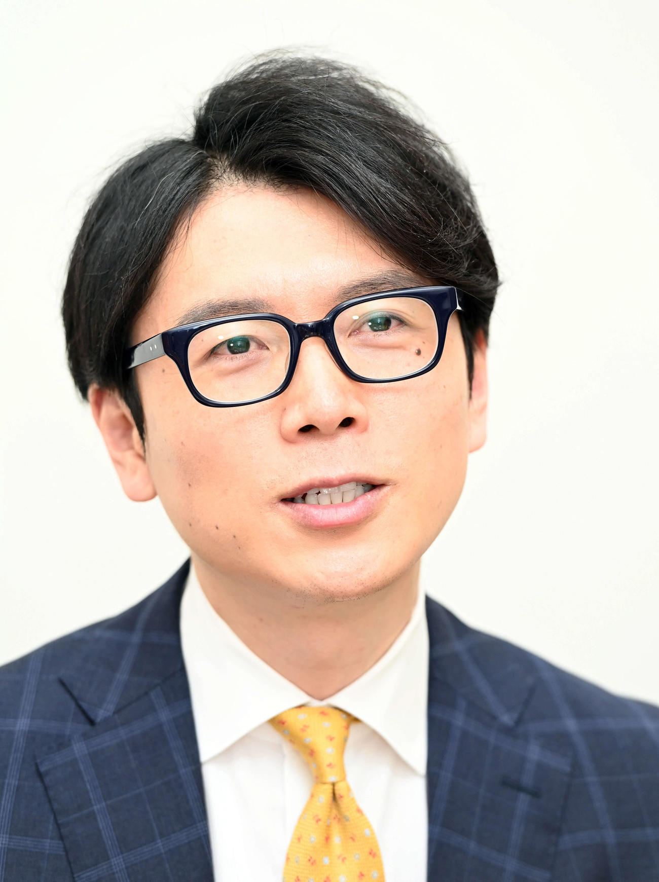 本紙インタビューに答えるTBSの井上貴博アナ（撮影・たえ見朱実）